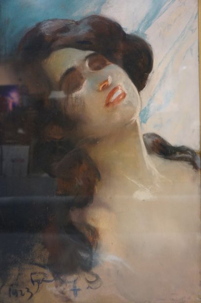 Louis FORTUNEY "Portrait de femme", pastel, sbg, daté 1923. 49x31 cm
