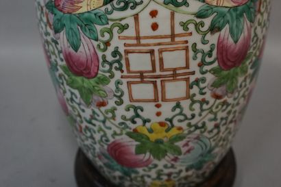 Vase Vase couvert en porcelaine chinoise (égrenures). 34x23 cm