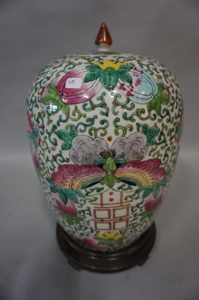 Vase Vase couvert en porcelaine chinoise (égrenures). 34x23 cm