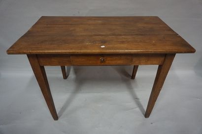 Table Table en bois naturel à un tiroir. XIXe. 71x100x58 cm