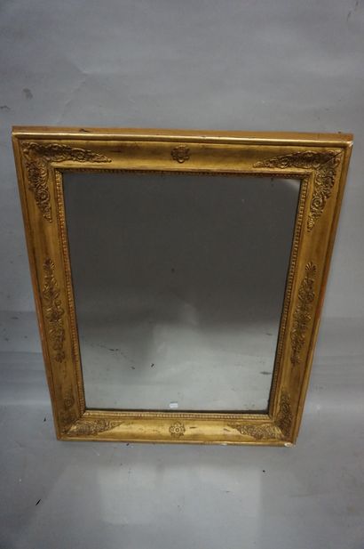 GLACE Gilded stucco frame 19th century glass with molded frame (accidents). 68x57...