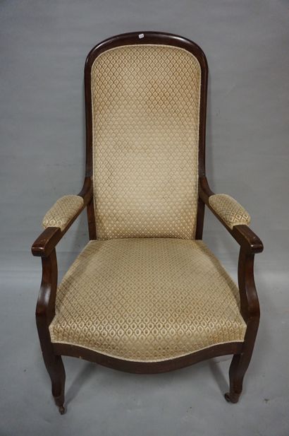 FAUTEUIL VOLTAIRE Fauteuil Voltaire en acajou garni de velours beige. 115x62x75 ...