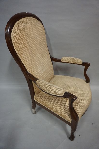 FAUTEUIL VOLTAIRE Mahogany Voltaire armchair upholstered in beige velvet (uneven...