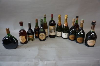 null Manette de treize bouteilles : cinq champagnes (Ruinart, Laurent Perrier, Gissler),...