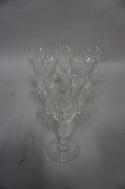 BACCARAT Six verres en cristal taillé de Baccarat. 14 cm