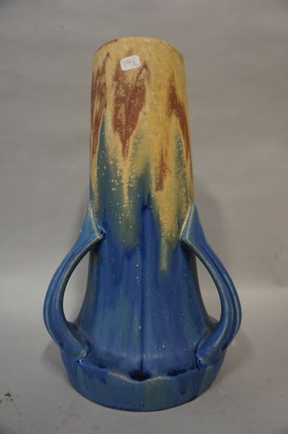 Gilbert METENIER Vase en grès flammé bleu et beige. 34 cm