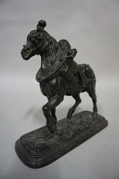 null Cheval de labour en métal. 18x18x7 cm