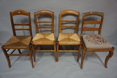 CHAISES Lot de quatre chaises en bois naturel, trois paillées et une à chassis t...