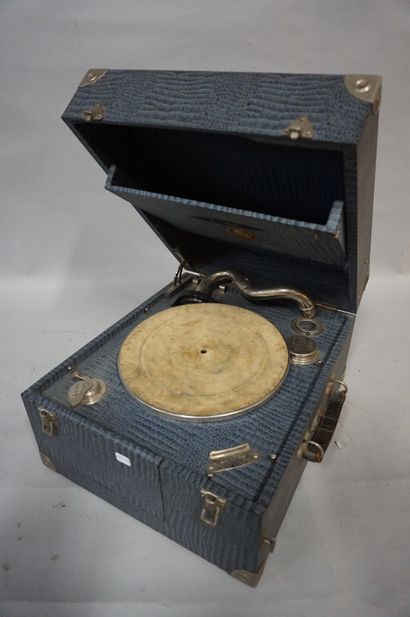 null Record player case.