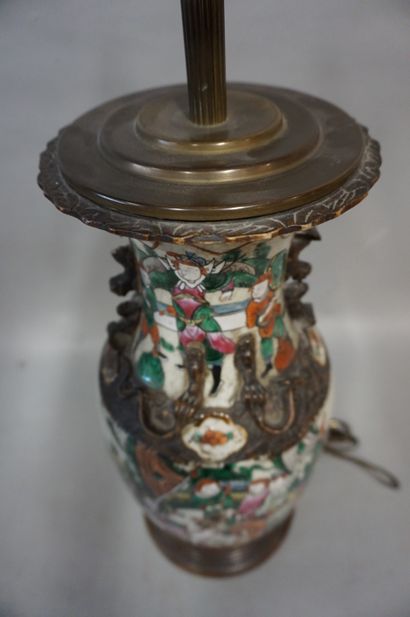 null Lampe vase en céramique de Canton (manques). 60 cm