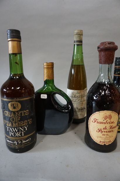 null Thirteen bottles: five champagnes (Ruinart, Laurent Perrier, Gissler), Cognac...