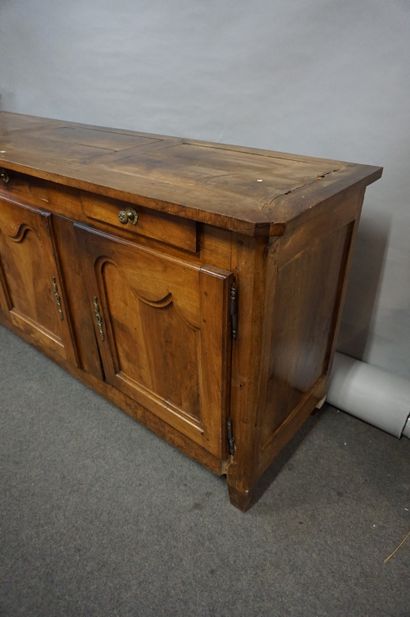 ENFILADE Rustic sideboard in natural wood with three doors and three drawers. 100x210x60...