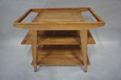 null Table de service en bois naturel à trois plateaux. 65x68,5x40 cm