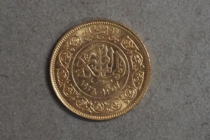 null Une pièce egyptienne en or (8,3grs)