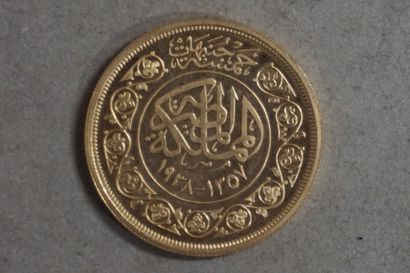 null Une pièce égyptienne en or (42,3grs)
