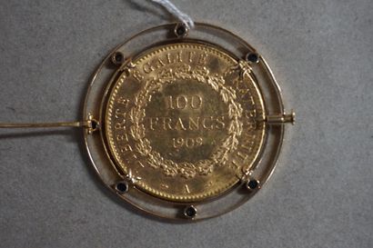 null Pièce de cent francs français en or de 1909, montée en broche sertie de huit...