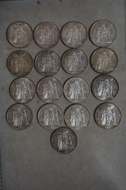 null Dix - sept pièces de dix francs en argent (Poids Total: 427grs)