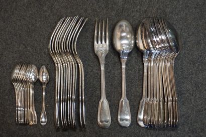 null Partie de ménagère en métal argenté: 12 grandes cuillères et 12 grandes fourchettes....