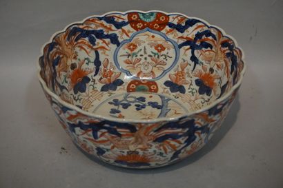null 
Vasque en porcelaine Imari. 16,5x32 cm

