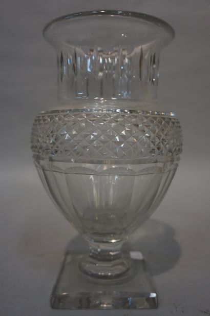 null Carafe (24 cm) et vase (21,5 cm) en cristal de Baccarat.