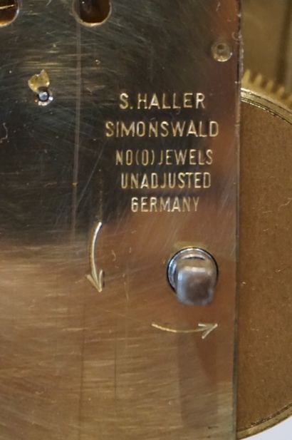 null Pendule Haller. 29 cm