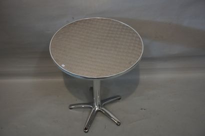 null Table de bistrot en métal chromé; 73x60 cm