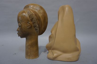 null Religieuse en résine et tête d'africaine en pierre (25 cm).