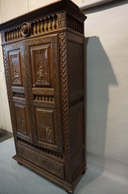 null Armoire bretonne en bois naturel sculpté à deux portes et un tiroir. 198x110x44...