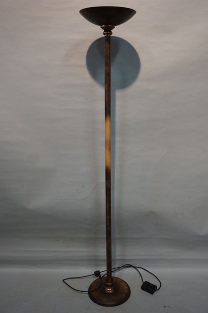 * Lampadaire halogène en métal cuivré. 181 cm