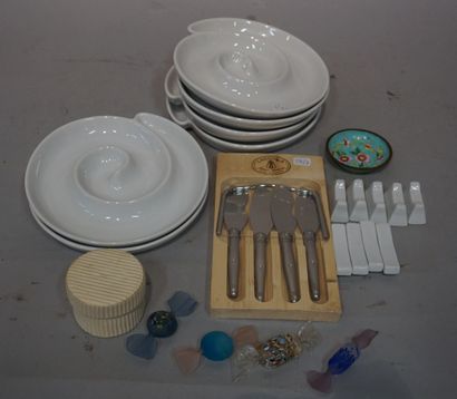 null Six plates, four foie gras knives, bowls, knife holders, glass candy and bo...