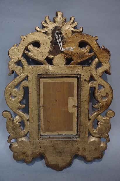 GLACE Small Italian style mirror with gilded and openwork frame. 53x37 cm