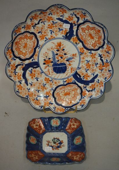 null 
Dish (30 cm) and cup in imari porcelain.
