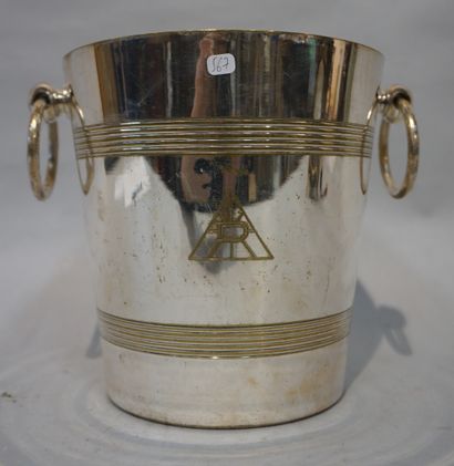null Champagne bucket in silver plated metal. 20x24,5x19 cm