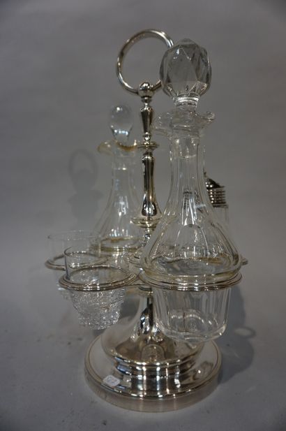 null Engraved crystal decanter, silver frame (19.5 cm, chips) and oil and vinegar...