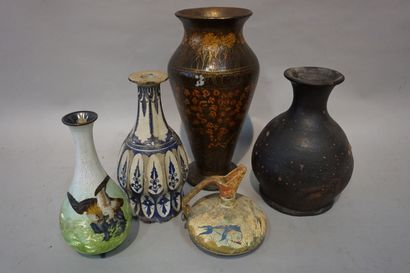 Handle of four various vases and a jug.