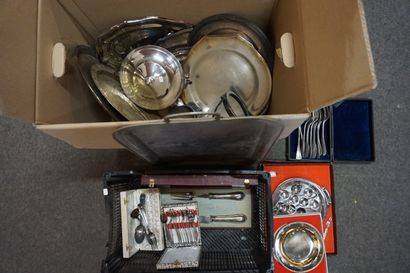 Two metal handles, dishes, cutlery, ice bucket,...