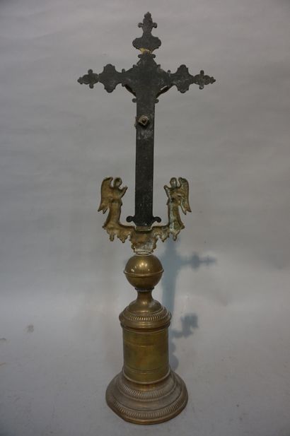 null Metal crucifix. 47.5 cm