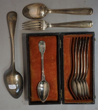 null Box of six small spoons, baptismal cutlery and large spoon in silver. 63g and...