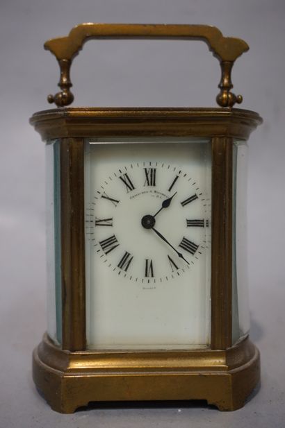 null Challoner & Mitchels officer's clock (cracked glass). 15,5x10x6,5 cm