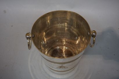 null Champagne bucket in silver plated metal. 20x24,5x19 cm