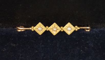Broche Broche de bavoir en or à trois perles (1,4grs)