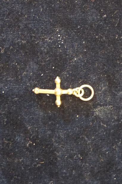 Croix - pendentif Petite croix pendentif en or (1gr)