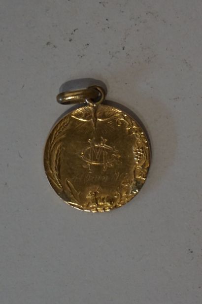 null Médaille de baptème en métal doré.