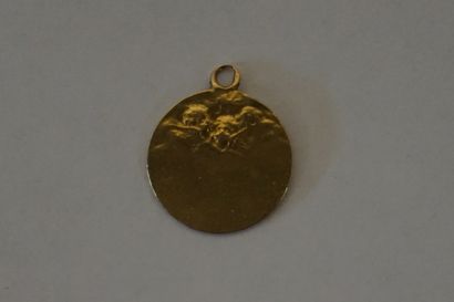 Pendentif Pendentif rond en or à motif d'angelots (2grs)