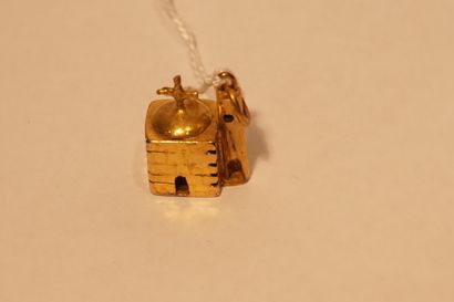 Pendentif Pendentif en or en forme de chapelle (3grs)