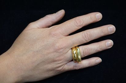 Bague 
Large bague en or en forme d'enroulement (14grs) (Tour de doigt 52)
