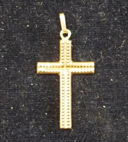 Croix - pendentif Croix - pendentif en or guilloché (1gr)