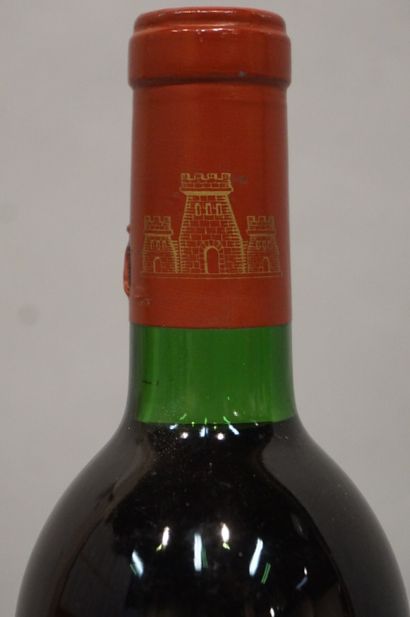 null 1 bouteille LES FORTS DE LATOUR, Pauillac 1974 (elt, J)