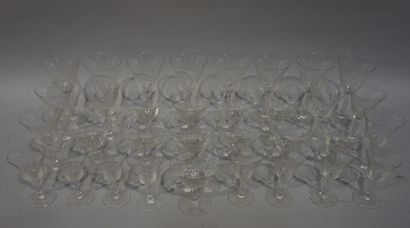 Service de verre en cristal (égrenures, fêles)....