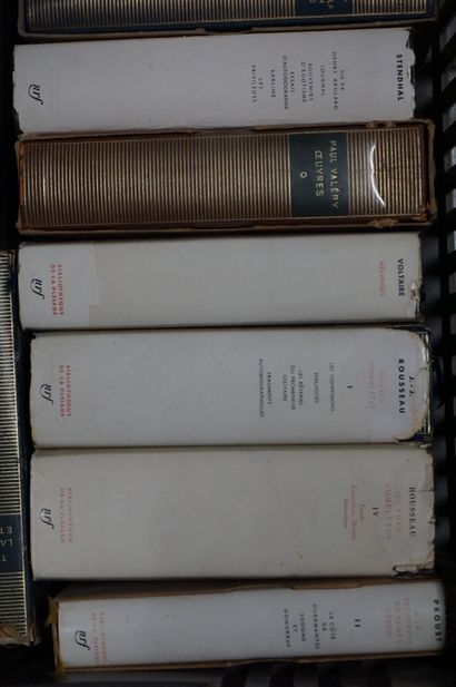 LA PLEIADE 44 volumes de La Pléiade.